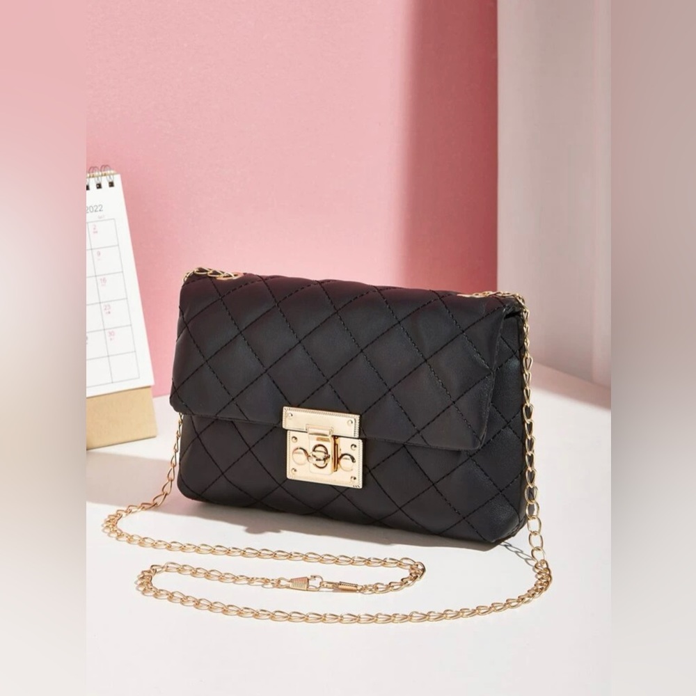 Twist lock square bag